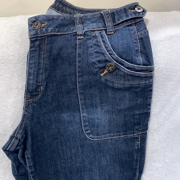 Simply Vera Wang size 10 Jean in classic blue. - Picture 2 of 5
